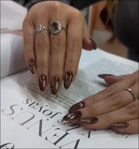 Manicura con diseño de uñas realizada en María Bonita
